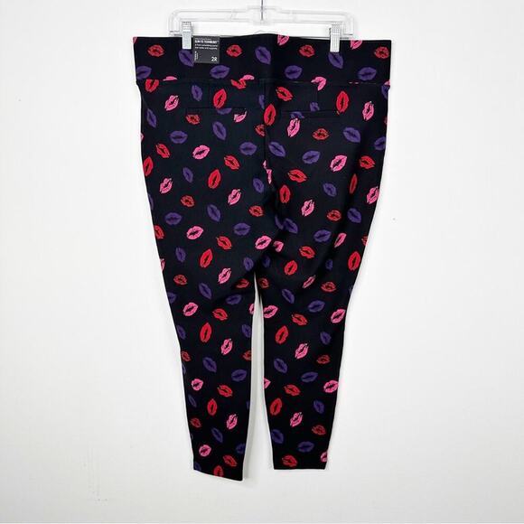 NWT TORRID Lip Print Ponte High Rise Skinny Studio Pixie Pants Sz. 2 or a 2X - Picture 6 of 6